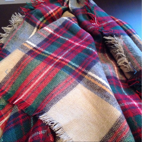 NWT Francesca’s Elegant Soft Oversized Plaid Wrap - Picture 11 of 13